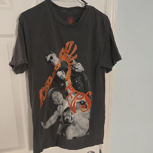 Red Hot Chili Peppers Graphic T-Shirt - Size Small Mens - Picture 2 of 9